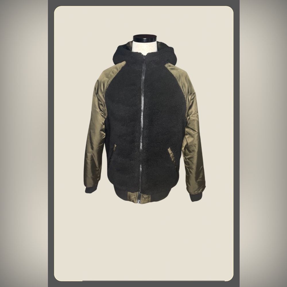 FINAL SALE ALERT 🚨 Forever 21 Black & Olive Hooded Faux Fur Jacket